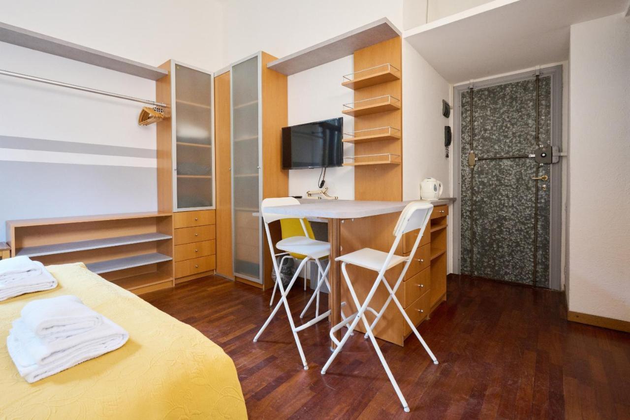 Artist Nadia'S Apartment In Porta Vercellina Milano Ngoại thất bức ảnh