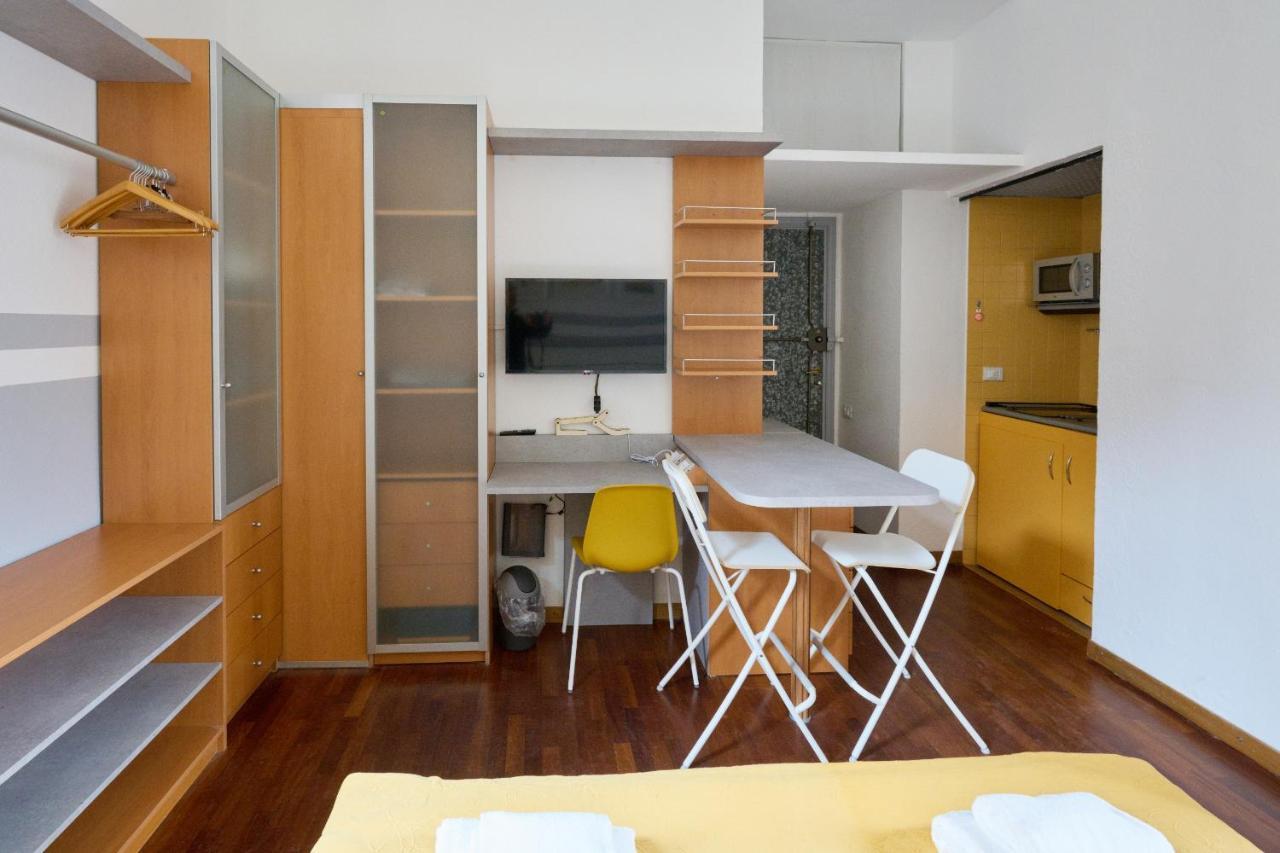 Artist Nadia'S Apartment In Porta Vercellina Milano Ngoại thất bức ảnh